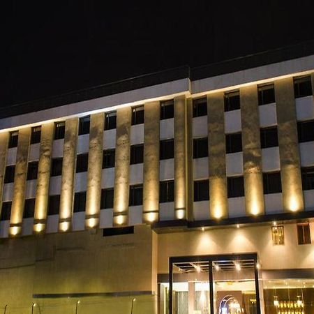 Hotel Siesta Hinjewadi Pune Exteriör bild