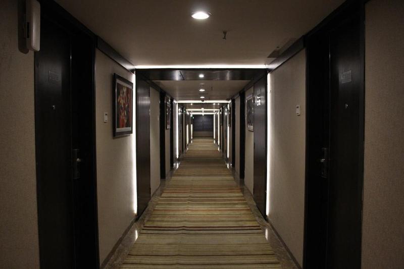 Hotel Siesta Hinjewadi Pune Exteriör bild