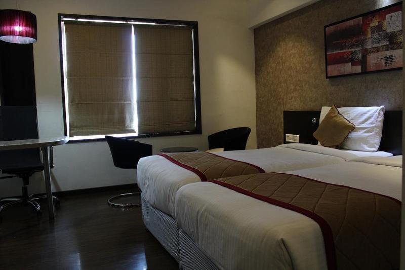 Hotel Siesta Hinjewadi Pune Exteriör bild