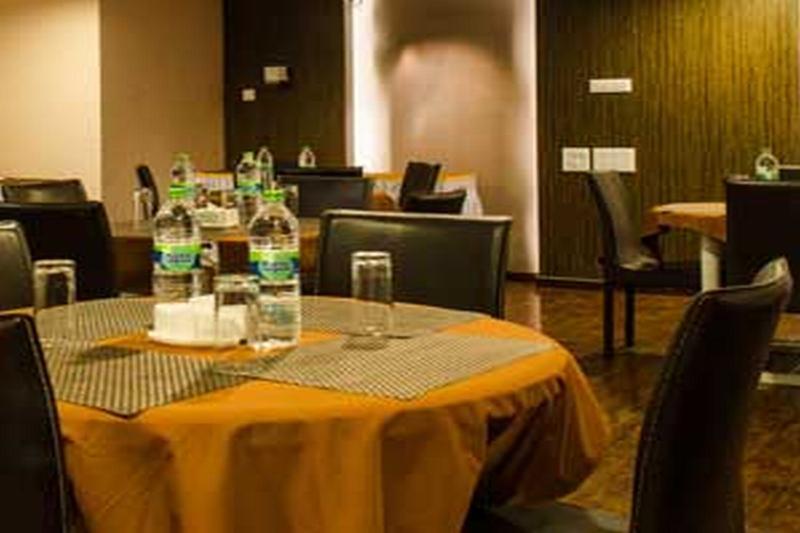 Hotel Siesta Hinjewadi Pune Exteriör bild
